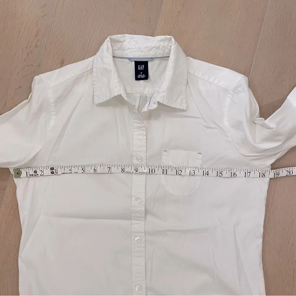 GAP Women’s Long Sleeve Button Down Shirt - Picture 9 of 10